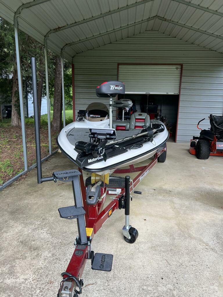 Boat Trailer Dual Step With Handle – Universal Fit For Bass Boats And More (TecTech)